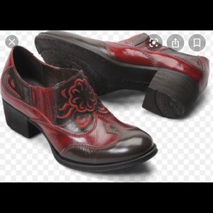 I’M LOOKING for these shoes in size 7 or 8!!!!!